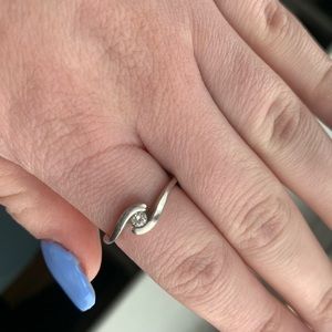 14k white gold ring. Size 7